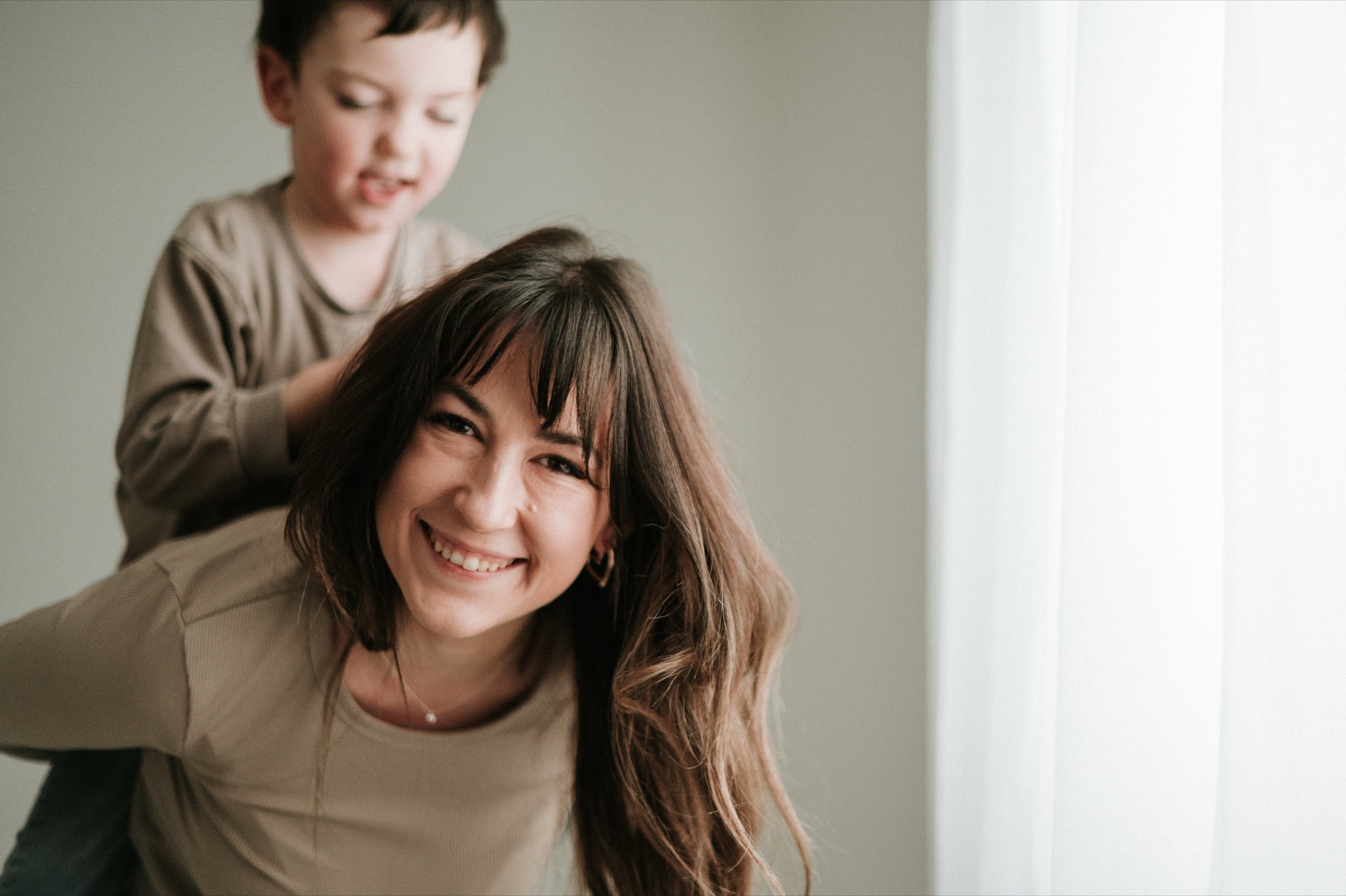 Franziska Felber mit ihrem Sohn — der Familien-Spirit hinter Craterle